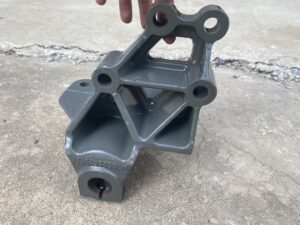 Giá đỡ nhíp howo vx350, vx400, TX350 mã WG9525523137